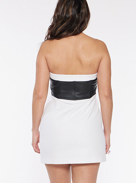 
                  
                    Donna Strapless Dress
                  
                